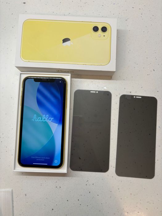 iPhone 11 64GB жълт