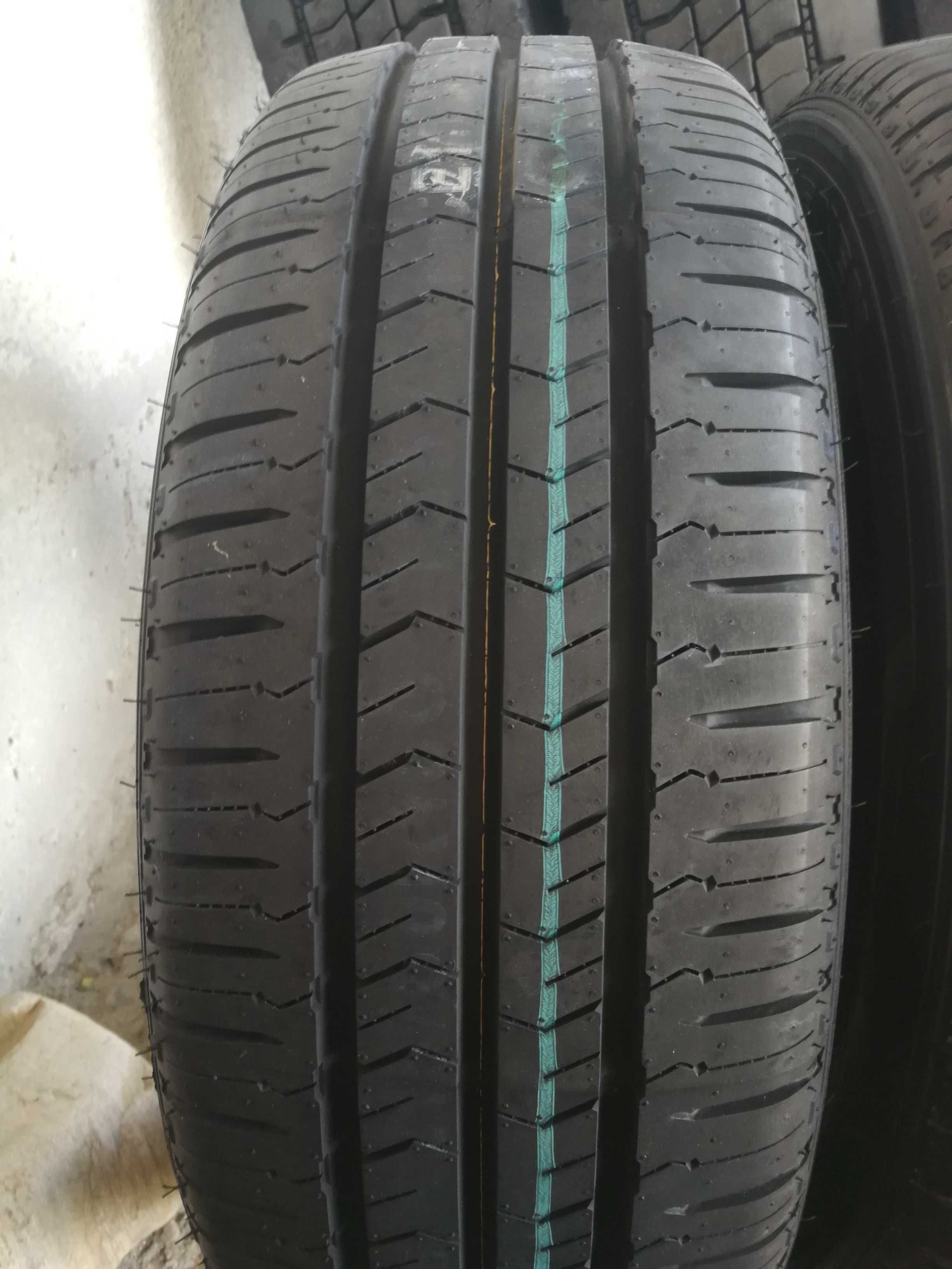 2 нови бусови летни гуми R16C 215/60 Nexen Roadian CT8 108/106T 8PR