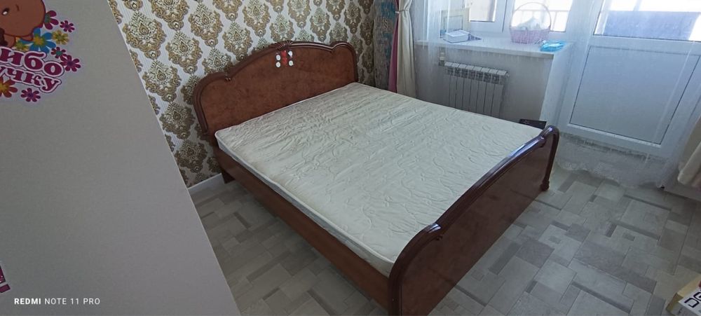 Кровать двуспальная б/у с матрасом