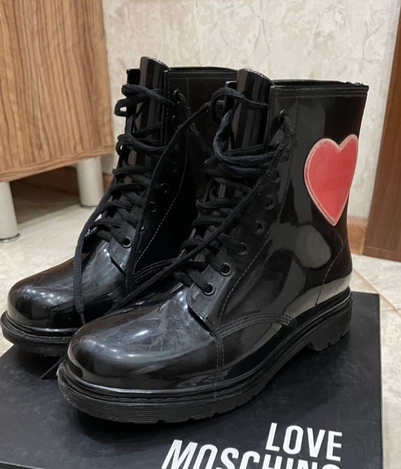 love moschino нони обувки