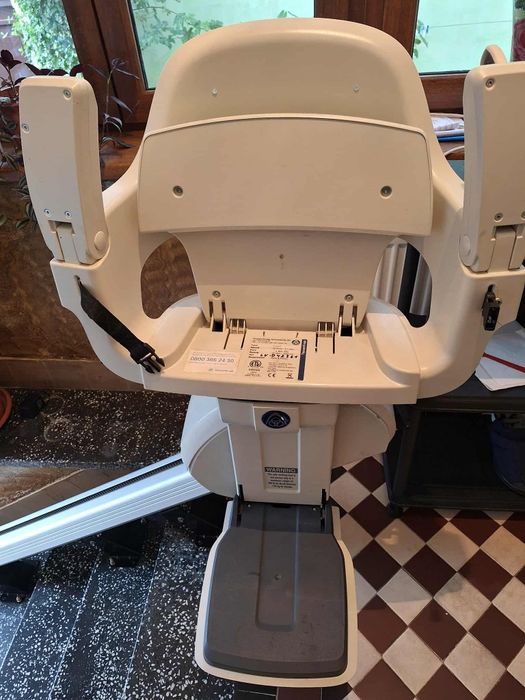 Lift electric cu scaun pentru persoane cu dizabilități