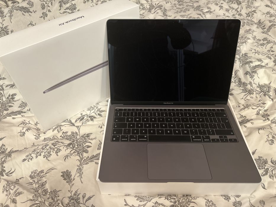 Macbook Air 13'' 256 GB nou/ impecabil, folosit de 10 ori