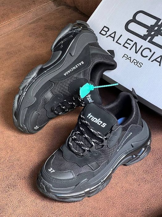 Дамски маратонки Balenciaga - 125 лв.