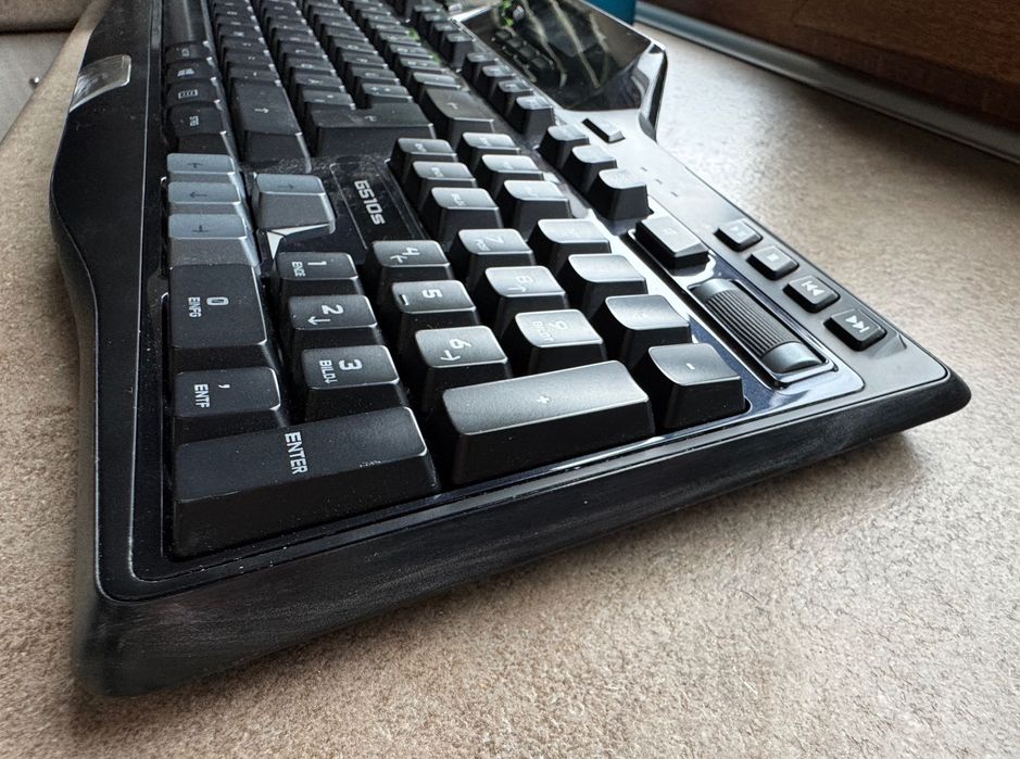 Продавам клавиатура Logitech G510s с подарък мишка