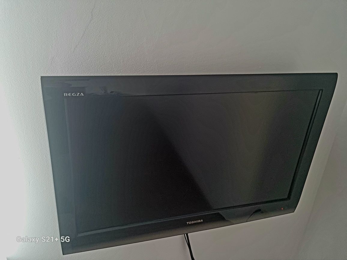 Vand TV Led Toshiba 81 cm