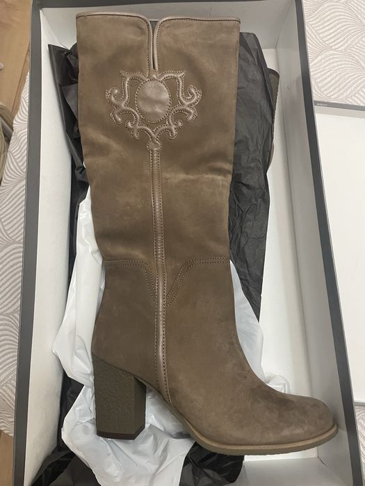 Продам новые сапоги