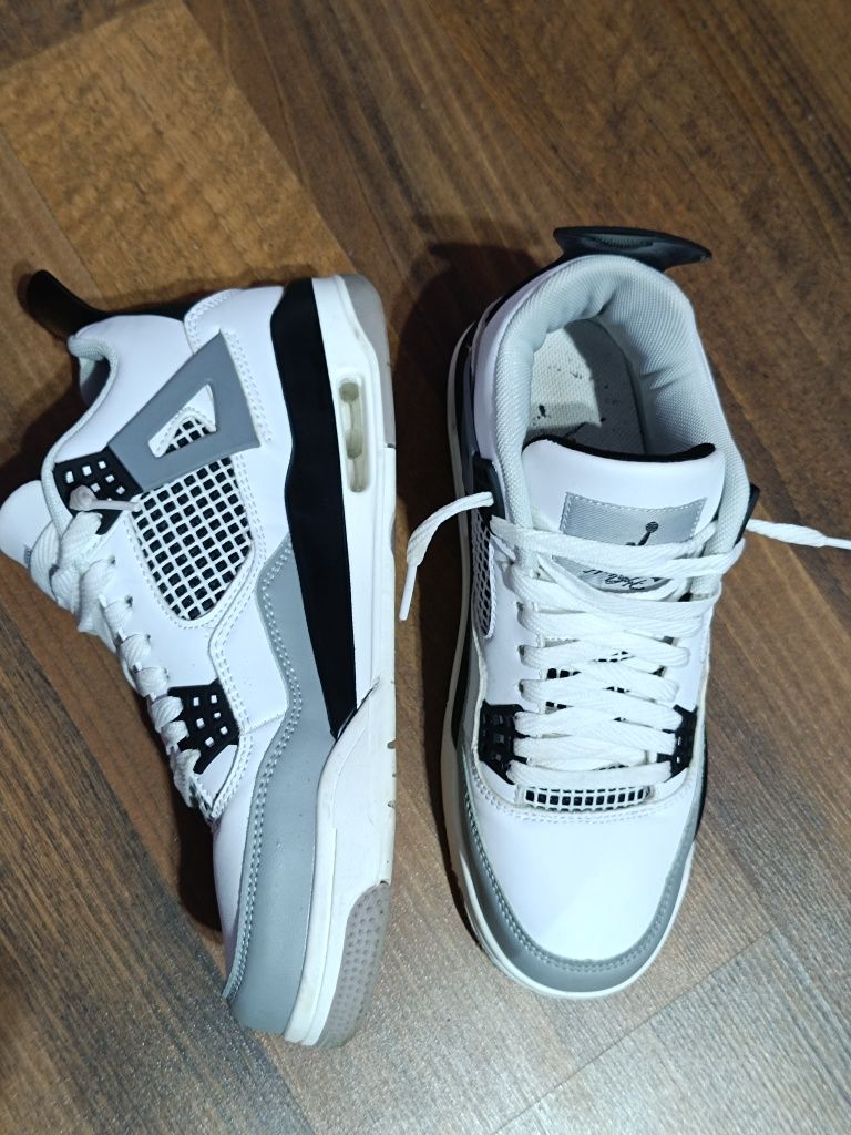 Jordani 4 Military Black