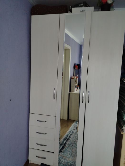 Шкаф бу почти новый