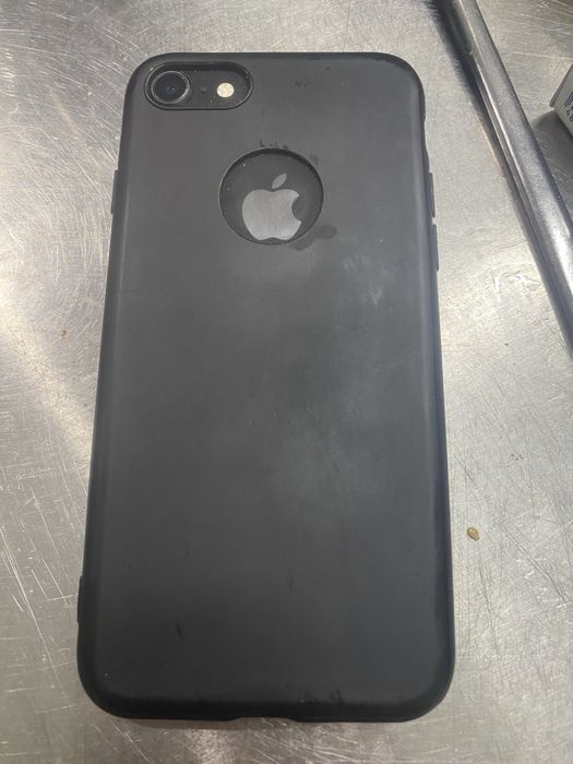 Айфон 8 , экан трещины но работает , на работу не влият , 64 г акм 75