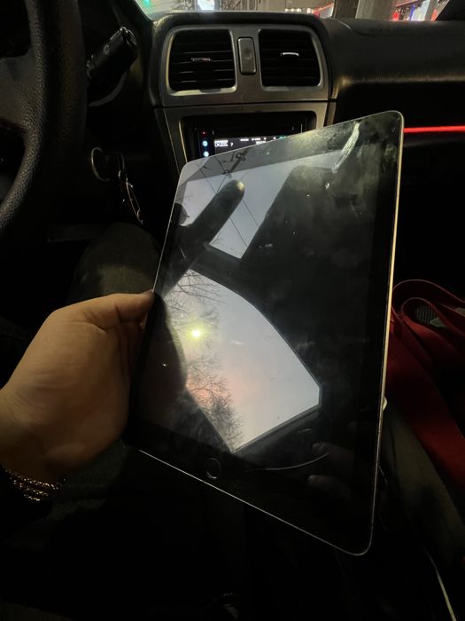 Планшет айпад iPad 5 17 года  32gb