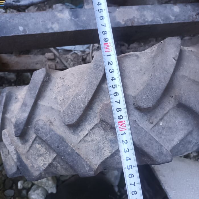 Vind benă pt o remorcuță și punți 4x4  motoagricolă 4x4 roție a 650R13