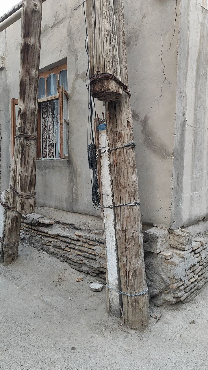 Продается дом в общем дворе.