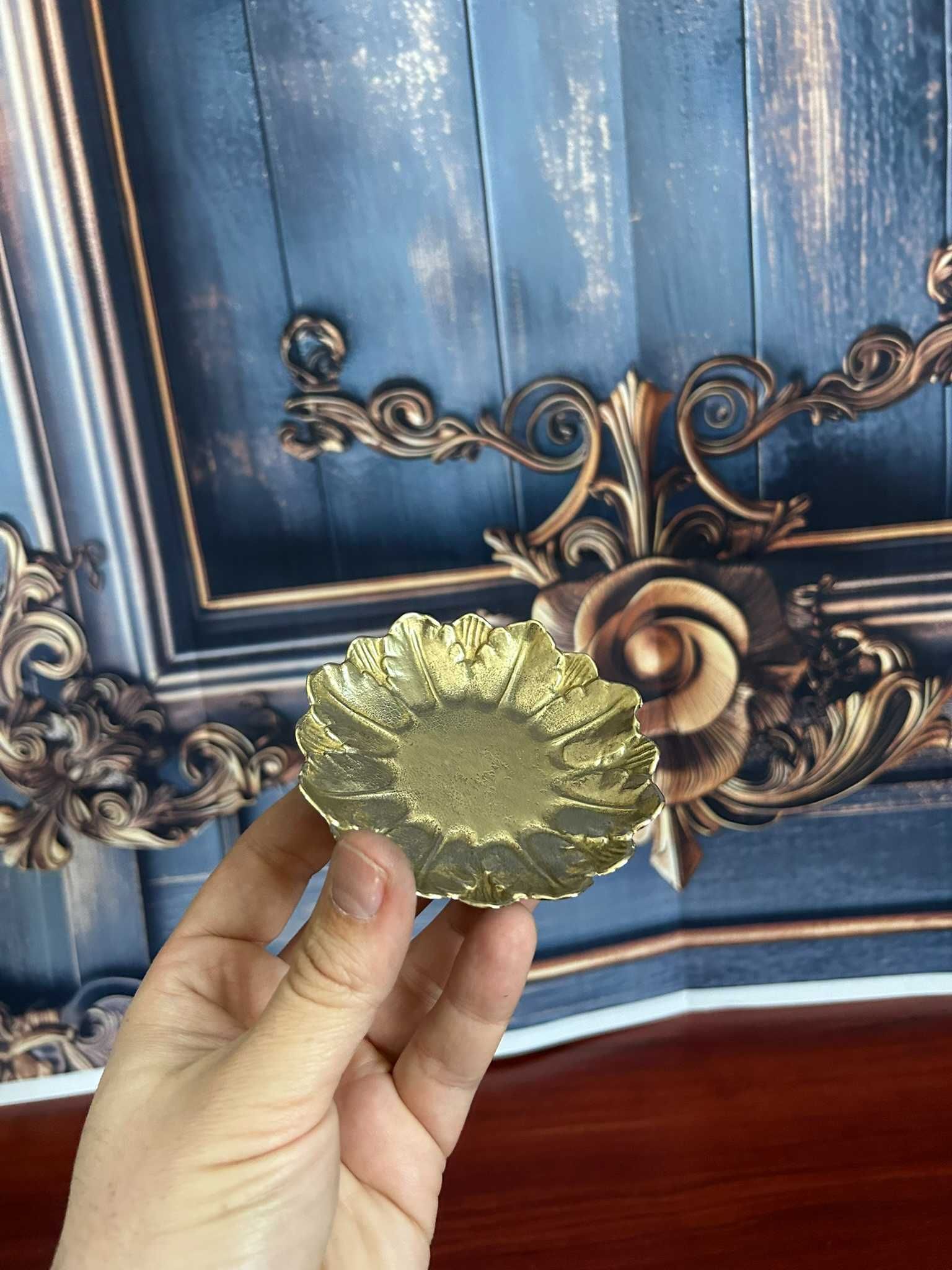 DN720 Mica farfuriuta suport de bronz pt chei, lumare etc 8,5cm diam