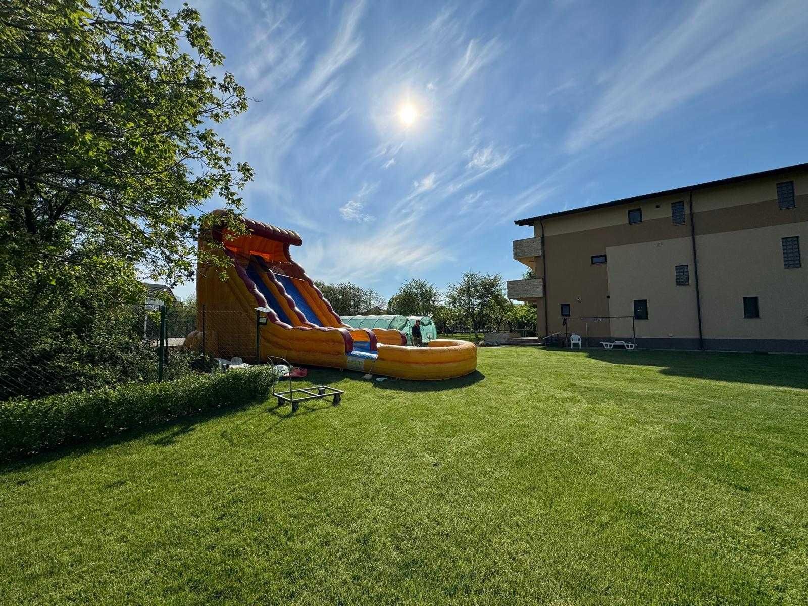 Închiriem Topogan Gonflabil Cu Apa Piscina
