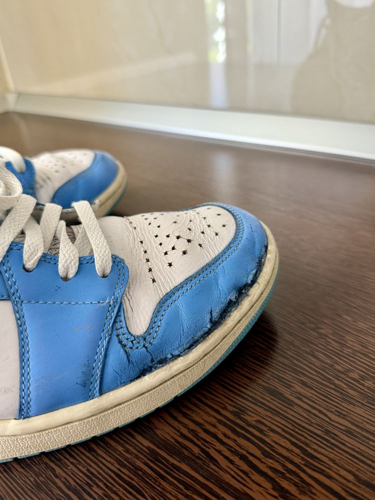 Jordan 1 mid University Blue