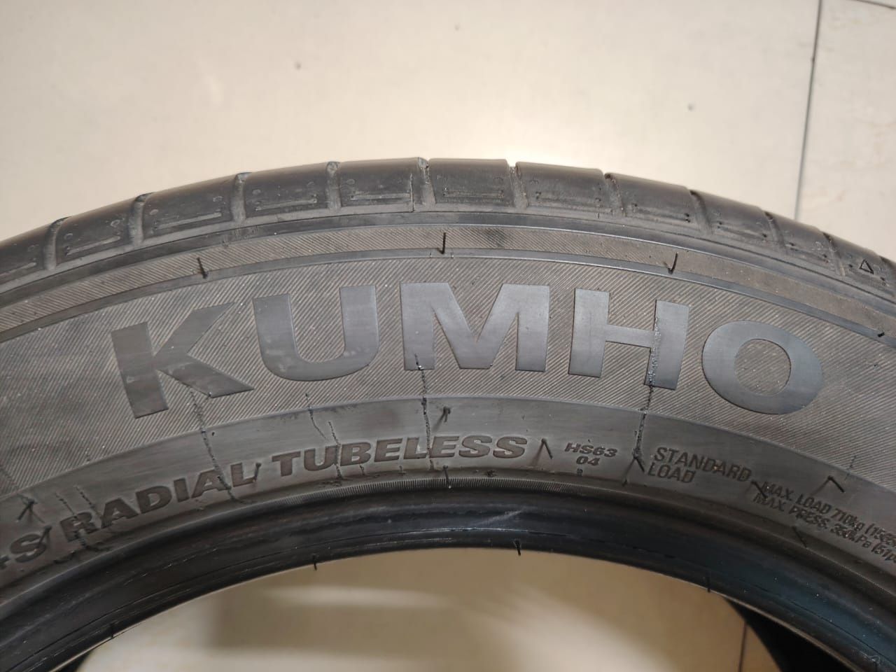 Продам шину отличном состоянии Kumho 215/60 R17 96H
