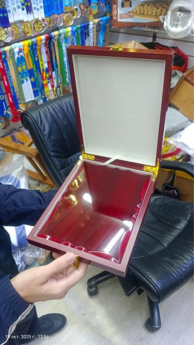 Статуэтки с надписью