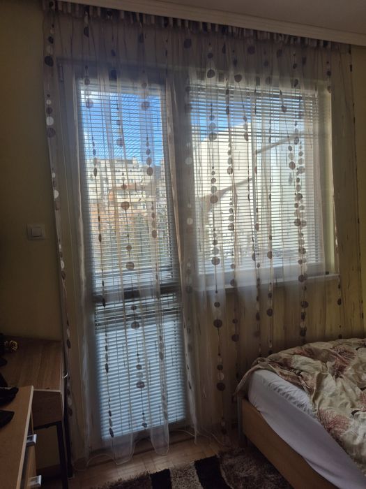 Два броя бежови пердета