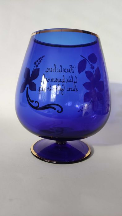 Голяма чаша от цветен кристал с 3Д декорация и златен кант