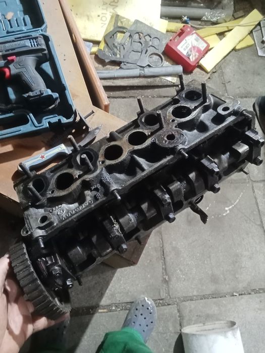 Головка Ауди 100 2.0 объём