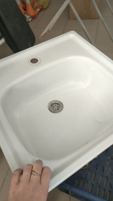 Продам раковину с сифоном