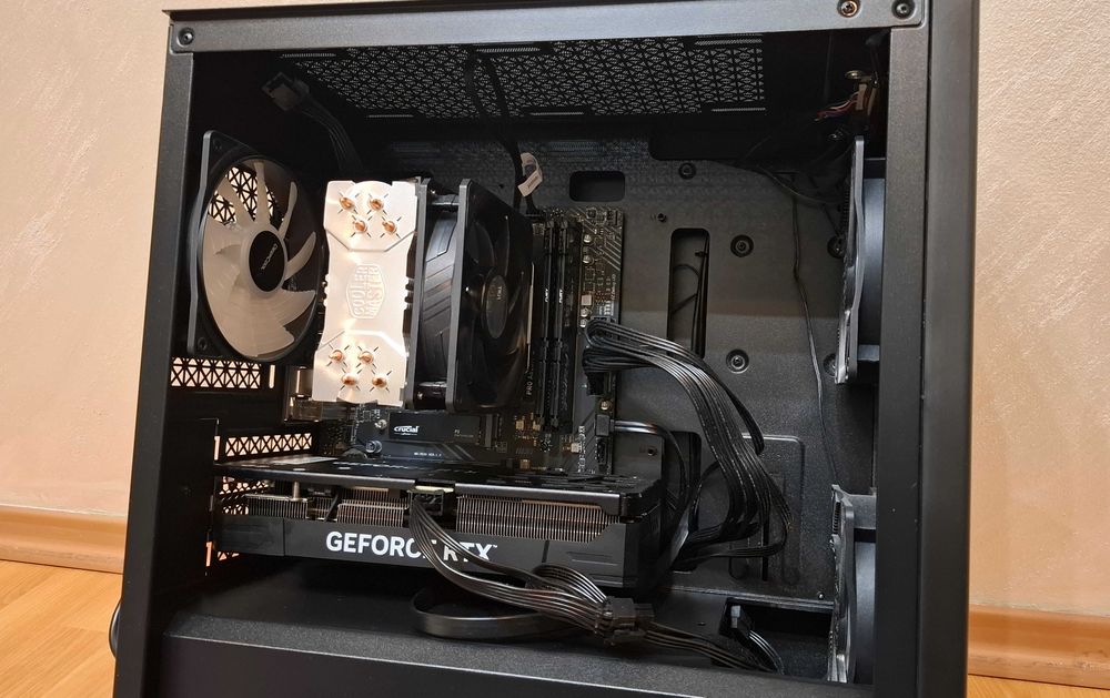 Геймърски Компютър RTX 4060TI 16GB/ Ryzen 5 7500F