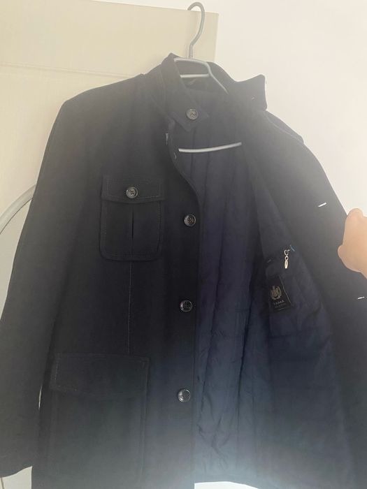 Palton bărbătesc îmbrăcat o singură data