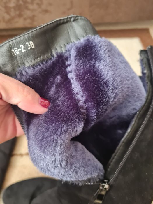 Ниски ботуши от велур