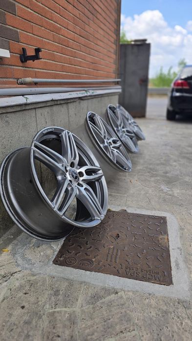Genti Mercedes  AMG pe 19