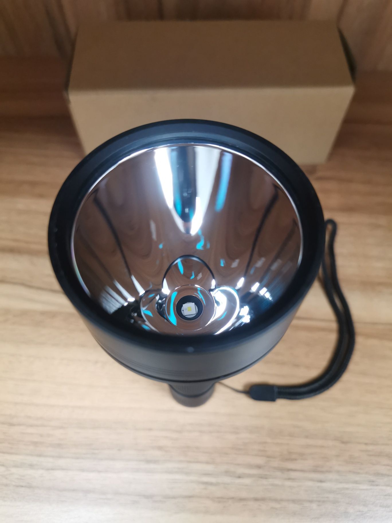 LED фенер -1300м. 1000м. Батерии 18650 ,21700