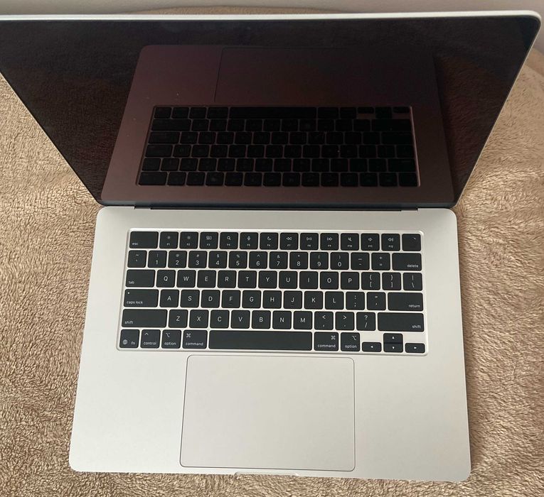 Macbook Air 15" M4 silver