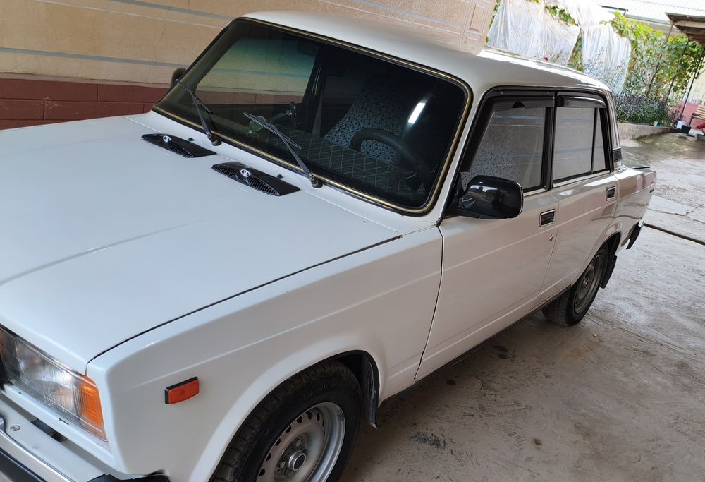 Vaz 2107 sotiladi