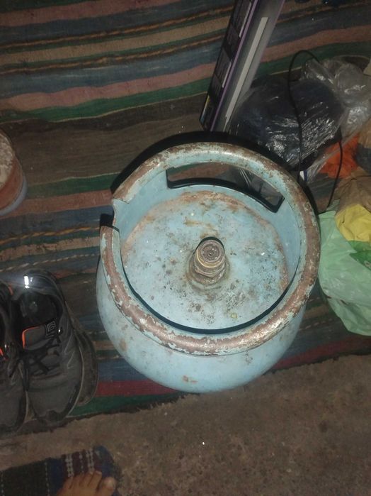 Продавам газова бутилка  10 кг.втора употреба но здрава!