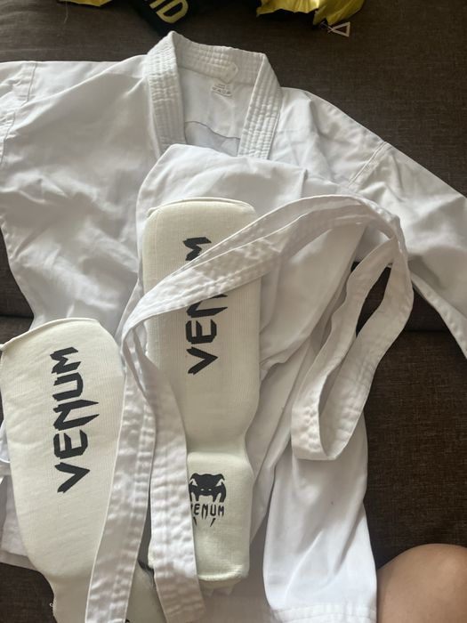 Костюм для каратэ на ромт 140 см