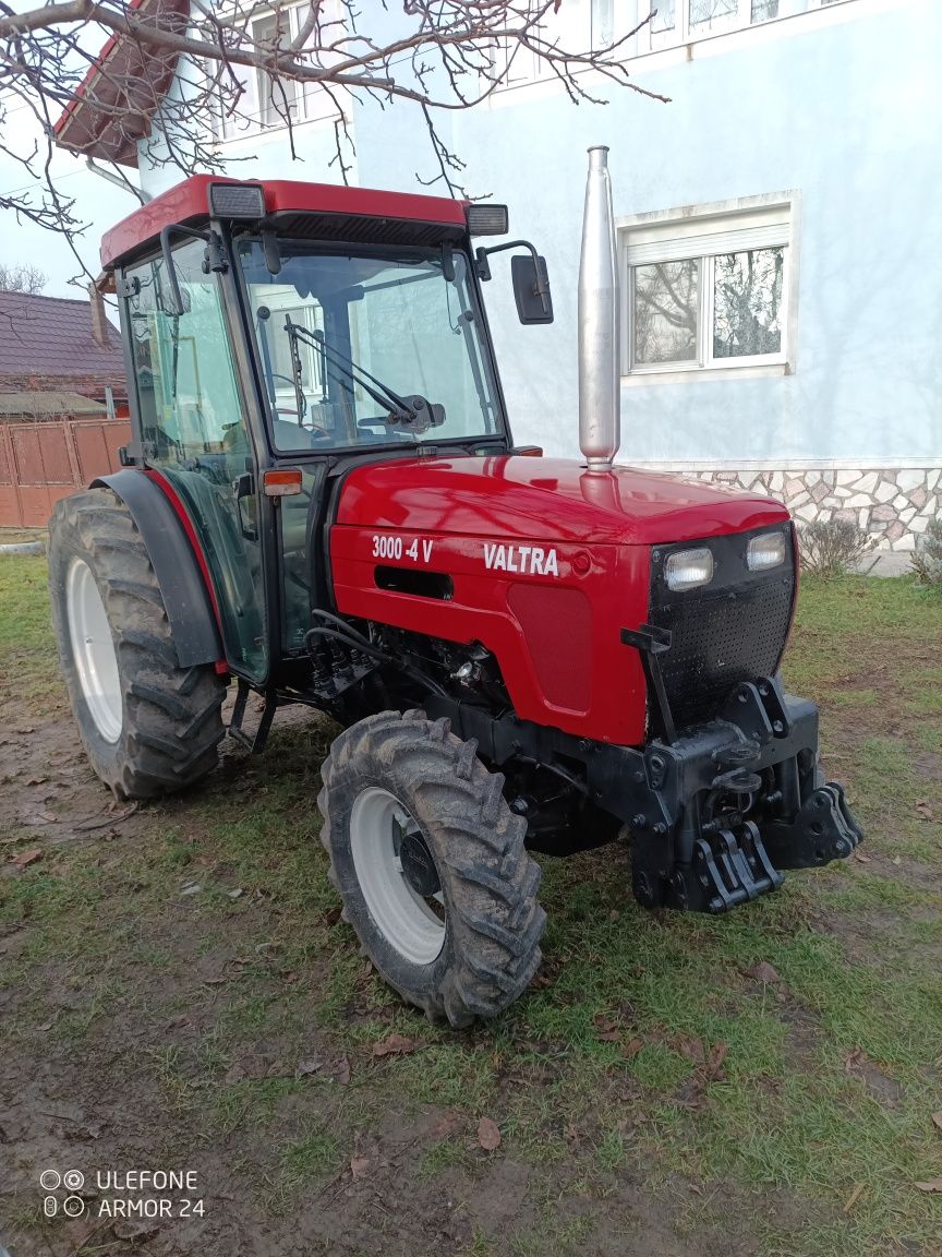 Vând tractor Valtra