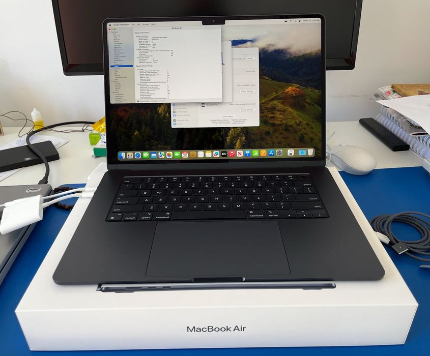 MacBook Air M3 15 inch, 2024 Midnight, 16GB, 1TB SSD, US kb, impecabil