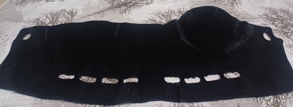 Продам  коврик на торпеду на кобальт