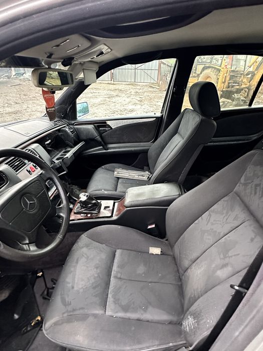 Mercedes W210 2.5D дизел на части здрав мотор