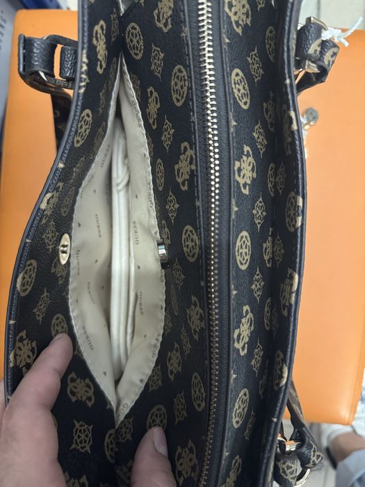 Дамска чанта Guess
