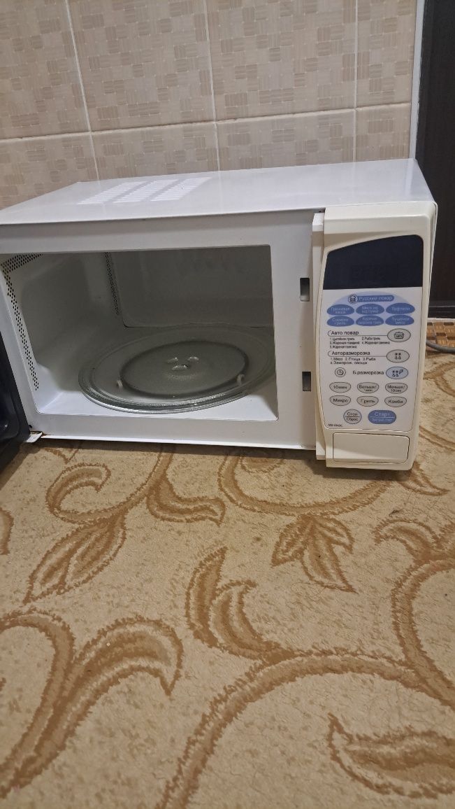 LG 23л  микравалновка прадаю