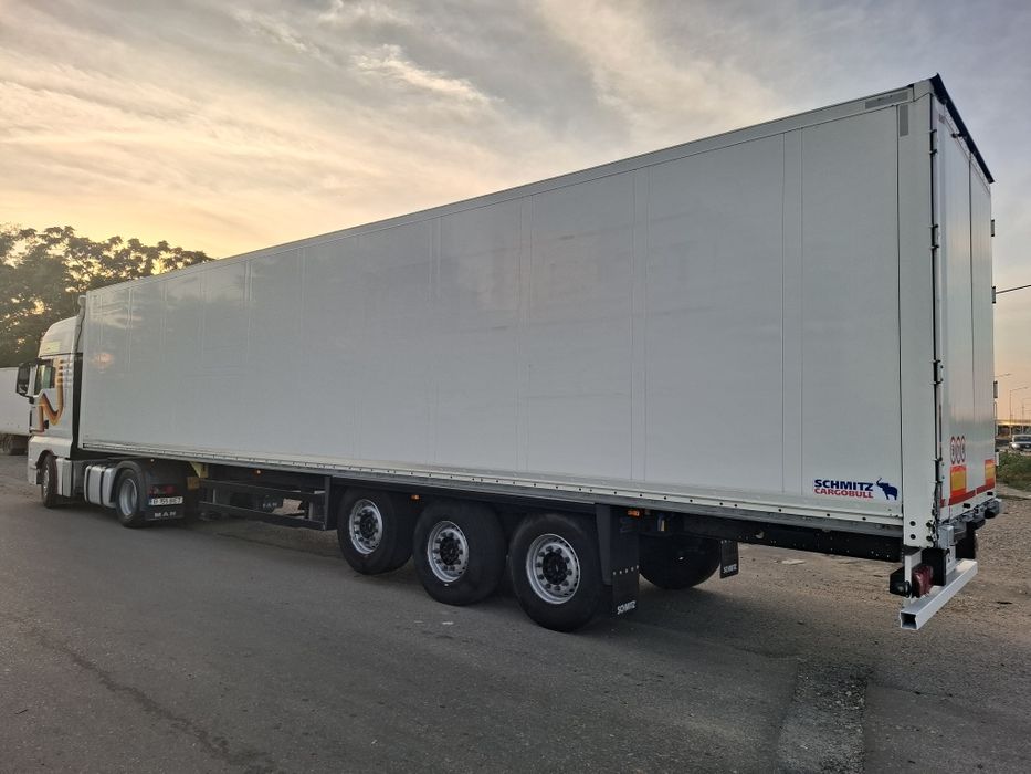 Semiremorca Schmitz Standard Dubă  Box  Container izoterma Anul  2019