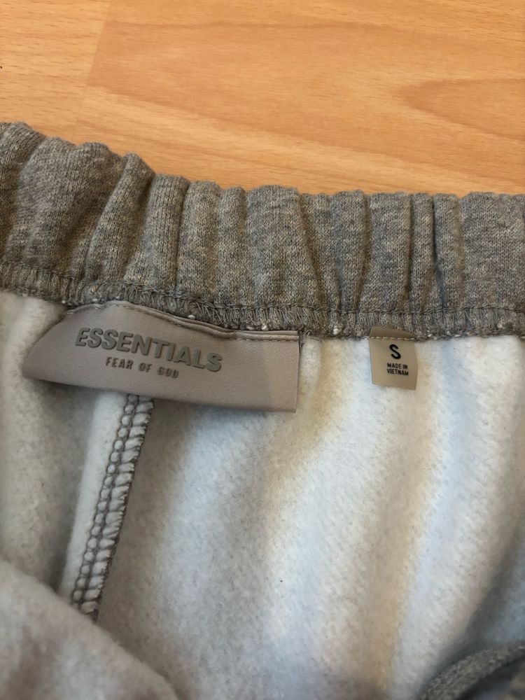 Essentials shorts-сиви