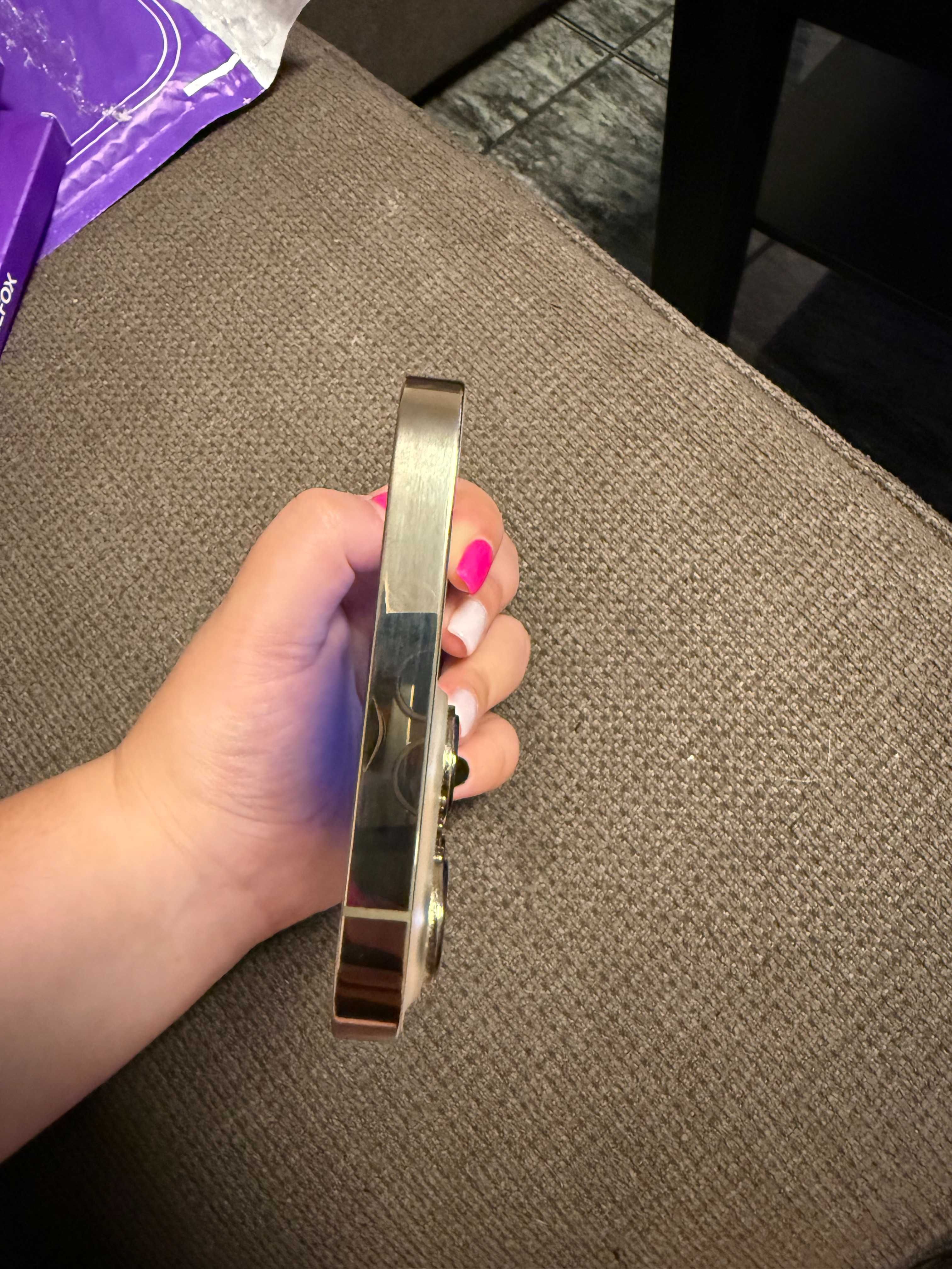 iPhone 13 Pro Max 128GB + 15бр. калъфи и стъклен протектор