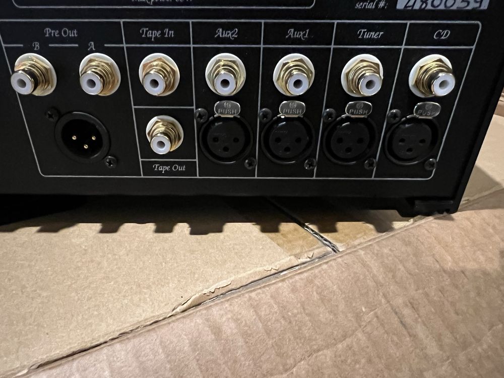 Unison research preamp- лампов хибриден пред усилвател