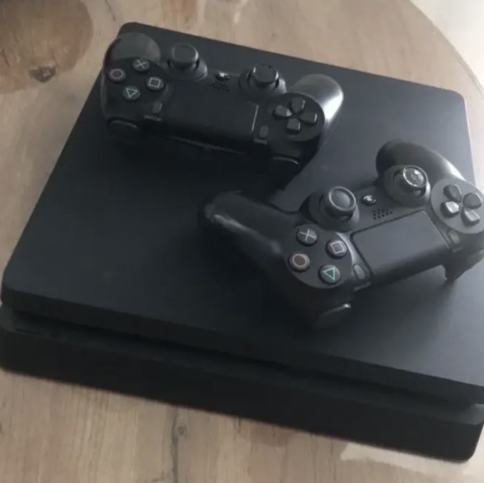 Playstation 4 slim. Ps4