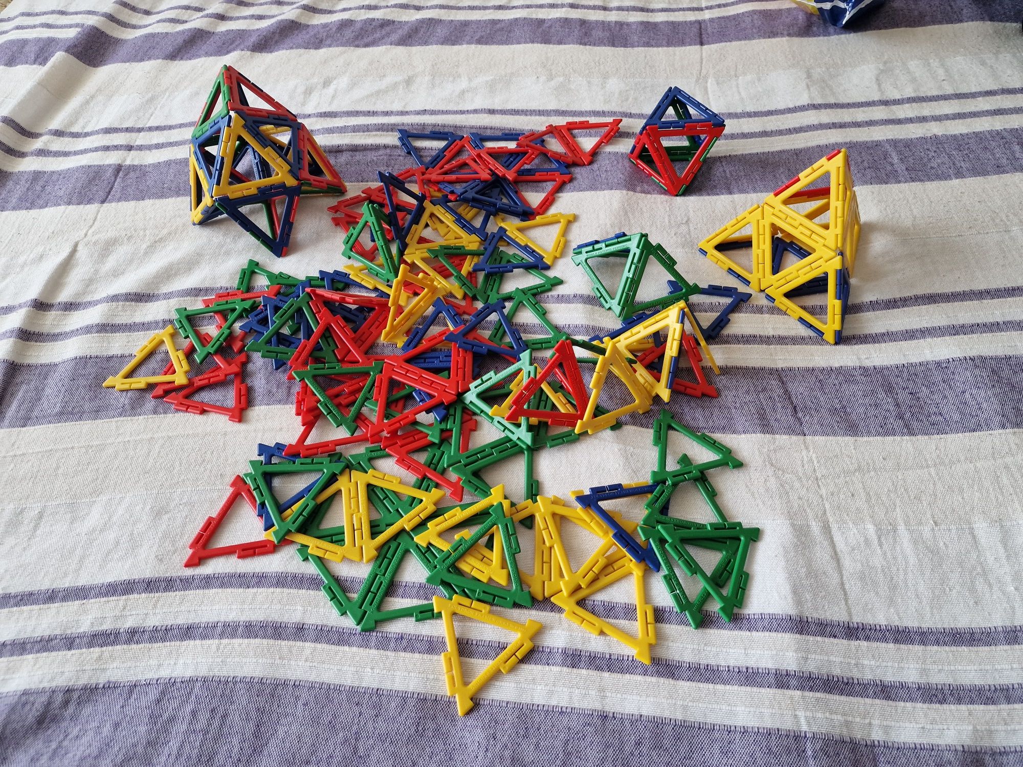 Конструктор  за геометрично конструиране Polydron 158 части.