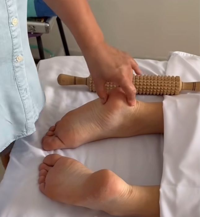 Массаж классический шейный остехондроз и спазма ног и рук ,  медовый