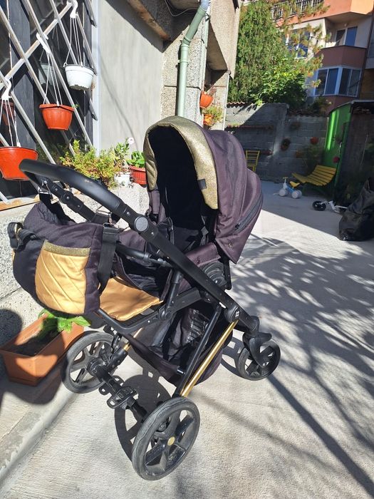 Бебешка  количка черно и златно