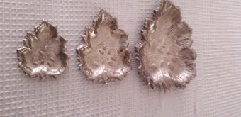 Set argintat pentru aperitive , model frunze
