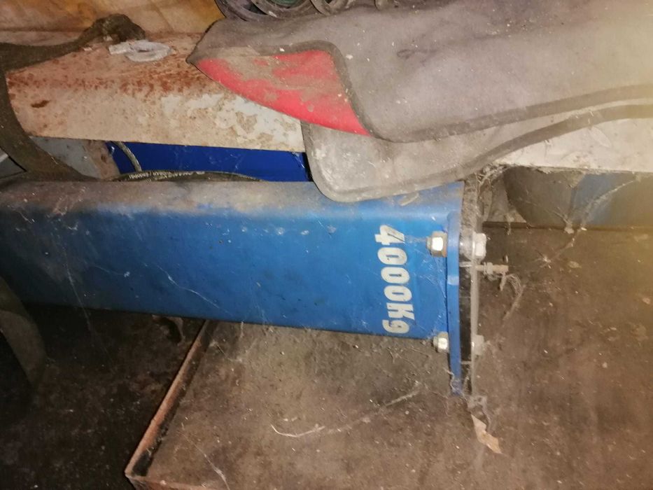 Vând  echipamente și scule service auto